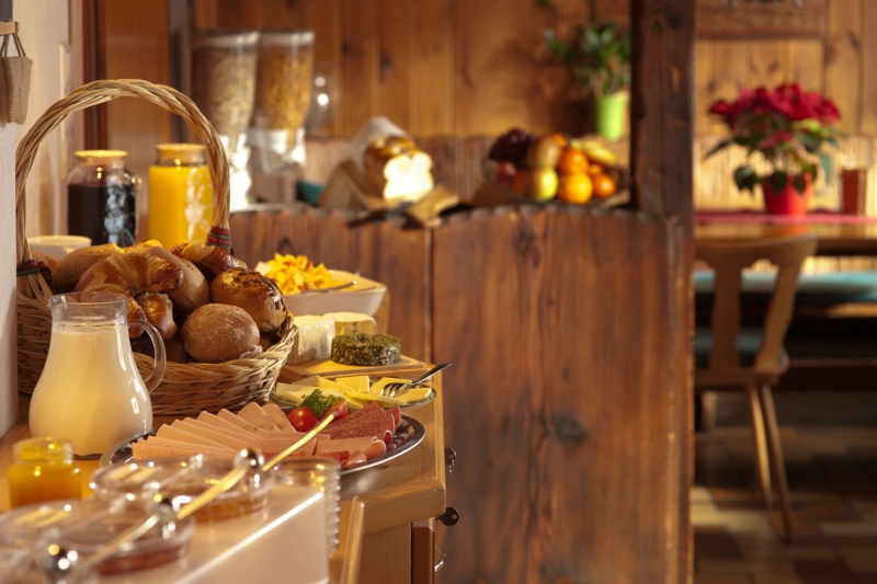 boulangerie-POURRIERES-min_breakfast_buffet_food_restaurant_meal_hotel_plate_fresh-718745